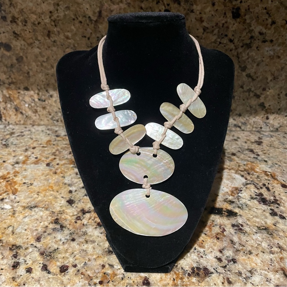Beautiful mother of pearl/abalone necklace
